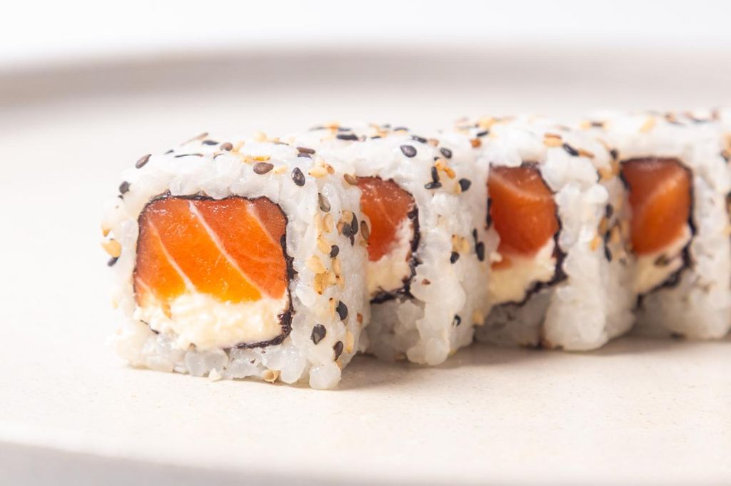Uramaki de salmão 8un